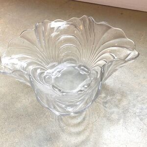 Cambridge caprice EAPG swirl Clear Glass Decorative Bowl. On pedestal feet.
